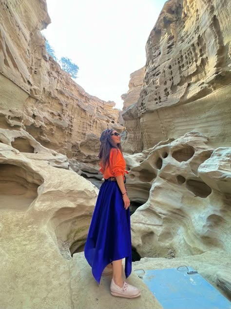 Lizal style in qeshm island Gheshm Island Iran, Hormoz Island Iran, Qeshm Island Photography, Hormoz Island, Qeshm Island, Iran Fashion, Desert Outfit, Cover Post, Sisters Photoshoot Poses