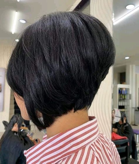 Short Stacked Bob Haircut With Bangs, Round Bob Haircut, Short Stacked Bob Haircut Fine Hair, Rounded Bob Haircut, Very Short Bob Haircuts, Reverse Bob Haircut, Witchery Clothing, Inverted Bob With Layers, Rounded Bob