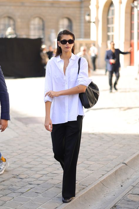 5 Affordable Items Seen on Celebrities | Who What Wear Kaia Gerber Style Street, Kaia Gerber Outfits, Kaia Gerber Street Style, Kaia Gerber Style, Madewell Shirts, Stylish Celebrities, Moda Paris, Kaia Gerber, Looks Black