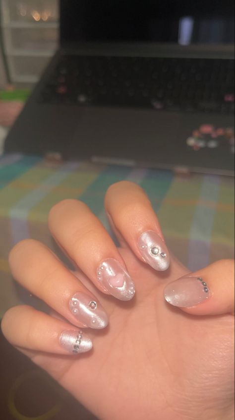 Easy Douyin Nails, Silver Douyin Nails, Short Douyin Nail, Douyin Nails Short, Silver Nails Chrome, Nails Douyin, Douyin Nails, Nails Coquette, Coquette Nails