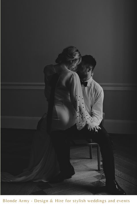 Wedding Fotos, Black And White Couples, Wedding Portrait Poses, Wedding Picture Poses, Couple Picture Poses, Wedding Couple Poses, Foto Poses, Couple Photoshoot Poses, Wedding Photos Poses