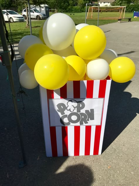 Carnival Decorations Diy, Balloon Popcorn, Popcorn Diy, Carnival Diy, Diy Carnival Games, Carnival Party Decorations, Carnival Birthday Party Theme, Movie Night Birthday Party, Diy Carnival