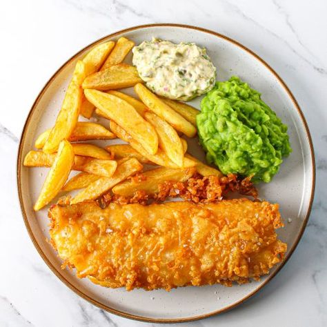 Fancy Fish And Chips, English Chips Recipe, Traditional British Food, English Fish And Chips, Make Tartar Sauce, Homemade Fish And Chips, British Fish And Chips, Traditional Fish And Chips, Fish N Chips Recipe