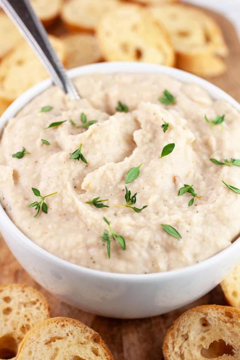 This Italian White Bean Dip makes a great healthy and flavorful appetizer! It's made with canned cannellini beans, garlic, lemon juice, Italian seasoning, and olive oil that's pureed in a food processor until smooth and creamy. This Mediterranean dip is perfect served on some toasted crostini or with some crackers or raw veggies. It's also great as a sandwich spread. This dip is naturally vegan, gluten free, and dairy free. It only takes 5 minutes to prepare and is great for parties! Bbq Turkey Meatballs, Cannellini Bean Dip, White Bean Dip Recipe, White Bean Spread, Gluten Free Baguette, Mediterranean Dip, Mediterranean Appetizers, Tuscan White Bean, Toasted Crostini