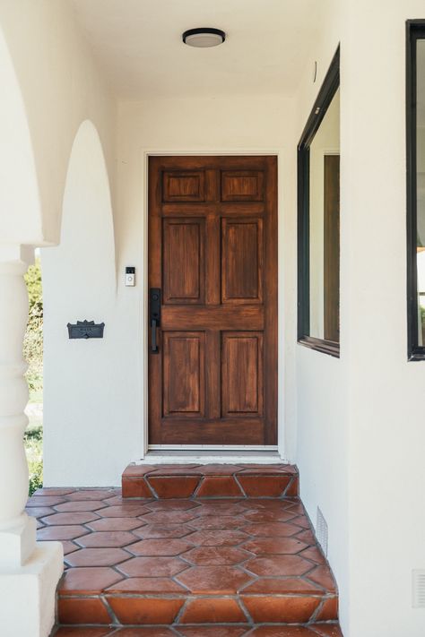 Small Spanish House, Spanish Style Front Door, Spanish Style Doors, Spanish Casita, Spanish Home Decor, Spanish Bungalow, Hacienda Style Homes, Arizona House, Trendy Wall Decor