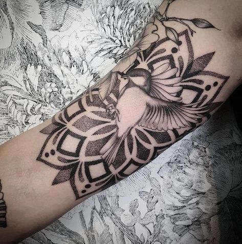 Bird With Mandala Tattoo, Bird And Mandala Tattoo, Mandala Bird Tattoo, Free Bird Tattoo, Dotwork Mandala, Bird Tattoo Wrist, Mandala Tattoos, Swallow Tattoo, Geniale Tattoos