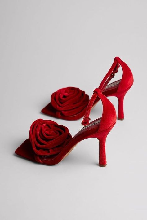 Rose Heels, Velvet Rose, Rose Shoes, Fantastic Shoes, Heels Classy, Shoe Inspo, Girly Shoes, Red Heels, Fabulous Shoes