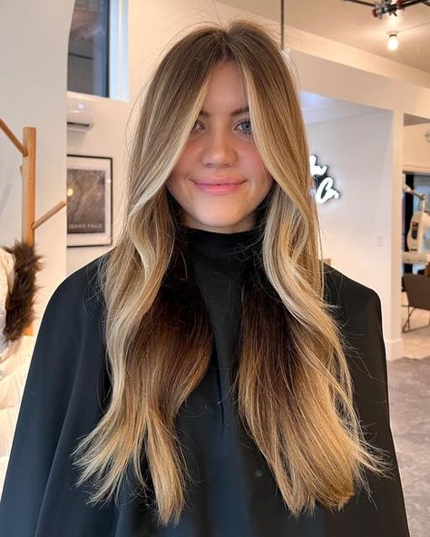 Easy To Grow Out Hair Color, Honey Toned Hair, Blonde Grow Out, Grow Out Blonde Hair, Grow Out Highlights, Easy Grow Out Blonde, Growing Out Highlights, Growing Out Blonde Hair, Growing Out Blonde