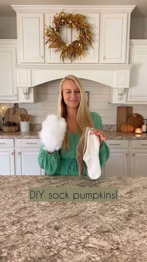 Sock Pumpkins, Pumpkin Socks, Fall Crafts For Adults, Fall Pumpkin Crafts, Fall Decor Diy Crafts, Easy Fall Crafts, Diy Socks, Fall Thanksgiving Decor, Fall Halloween Crafts