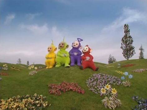 Stephen on Twitter: "Me and the girlies running up that hill to make a deal with god.… " Teletubbies Profile Picture, Teletubbies Cute, Teletubbies Terror, Dipsy Teletubbies Aesthetic, Teletubbies Funny, Laalaa Teletubbies, Character Group, Cute Funny Cartoons, Kids Tv Shows