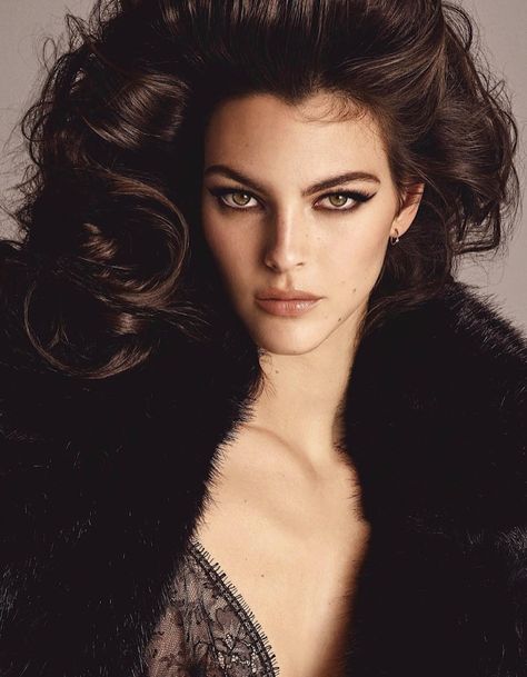 Vittoria Ceretti Vogue Japan 2019 Cover Fashion Editorial | Fashion Gone Rogue Vittoria Ceretti, Anna Dello Russo, Italian Beauty, Vogue Japan, Tv Movie, Fur Fashion, Glam Fashion, Model Poses, Dark Hair