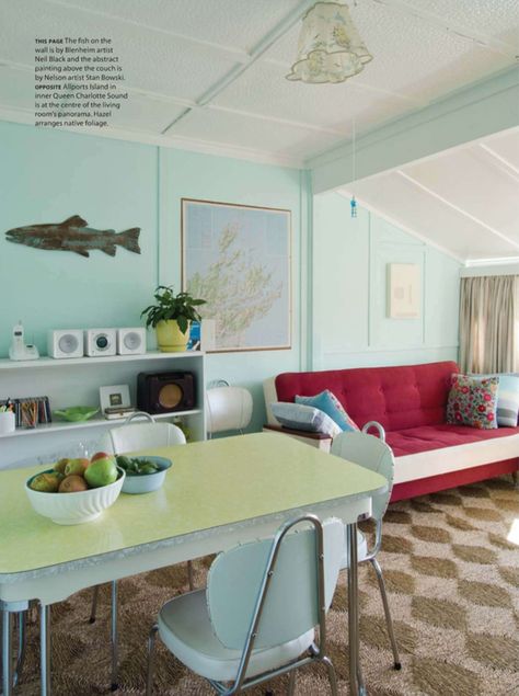 Aqua, retro, fabulous view - what more could one want? Retro Beach House, Case Creole, Beach Interior Design, Beach Interior, House Of Turquoise, Retro Beach, Coastal Living Rooms, Beach Shack, Beach Cottage Style