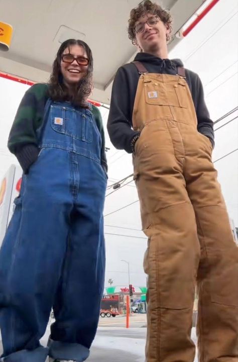 Couple Overalls Outfit, Carhartt Overalls Women, Carhartt Overalls Outfit, Baggy Overalls Outfit, Granola Couple, Overalls Outfit Winter, Overalls Aesthetic, Overalls Outfit Aesthetic, Overalls Outfits