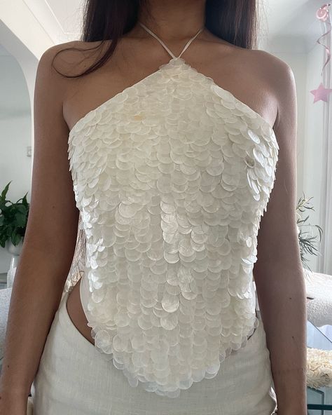 Faerie Top in beaded mother of Pearl 🦪🫧🪸🧚🏽‍♀️✨ Ethereal Outfit Ideas, Beaded Top Tutorial, Diy Beading Clothes, Bride Bachelorette Outfit Summer, White Mermaid Top, Diy Mermaid Top, Mermaid Aesthetic Outfit, Mermaidcore Outfit, Beaded Top Outfit