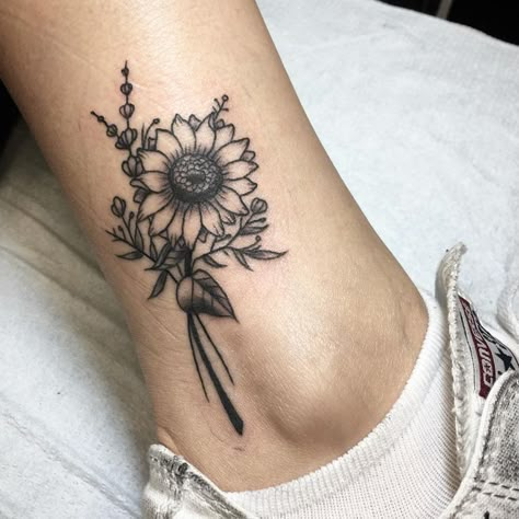 Sunflower Foot Tattoos, Foot Tattoo Ideas, Small Foot Tattoos, Tattoos For Moms With Kids, Sunflower Tattoo Shoulder, Model Tattoo, Bouquet Tattoo, Foot Tattoos For Women, Tattoos For Women Flowers