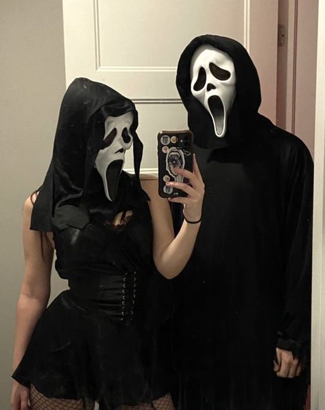 30 Cute And Unique Couples Halloween Costumes Ideas - RecipeMagik Unique Couples Halloween Costumes, Punny Costumes, Cute Couples Costumes, Halloween Fantasias, Couples Halloween Costumes, Devil Halloween Costumes, Unique Couple Halloween Costumes, Boy Facts, Matching Halloween Costumes