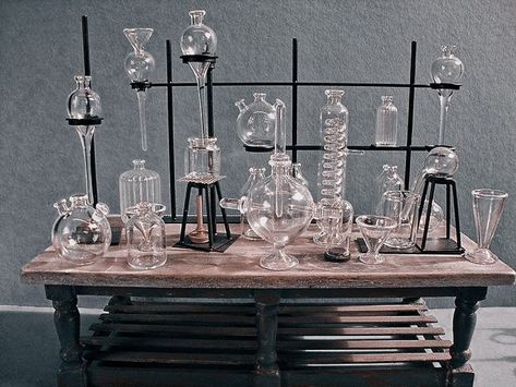 Mad Scientist Lab, Haunted Dollhouse, Chemistry Labs, Lab Equipment, Show Lights, Mad Scientist, Small World, Monster High, Hand Blown