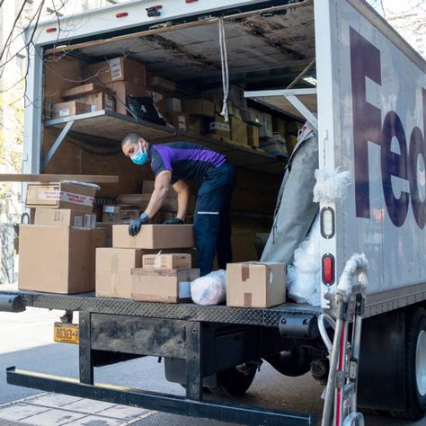 13 Things FedEx Drivers Won’t Tell You Car Delivery, Amazon Delivery, Eastern Kentucky, Delivery Pictures, Apple Gift Card, Credit Card App, Video Call With Boyfriend Screen Photo, Bra Image, Scammer Pictures