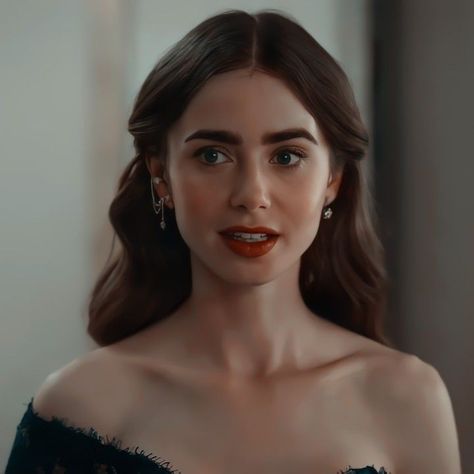 Emily Cooper Hairstyles, Emily And Paris, Lily Collins Emily In Paris Icon, Emily Cooper Hair, Emily Cooper Aesthetic, Lily Collins Aesthetic Icon, Emily In Paris Hairstyle, Emily Character, Emily In Paris Hair