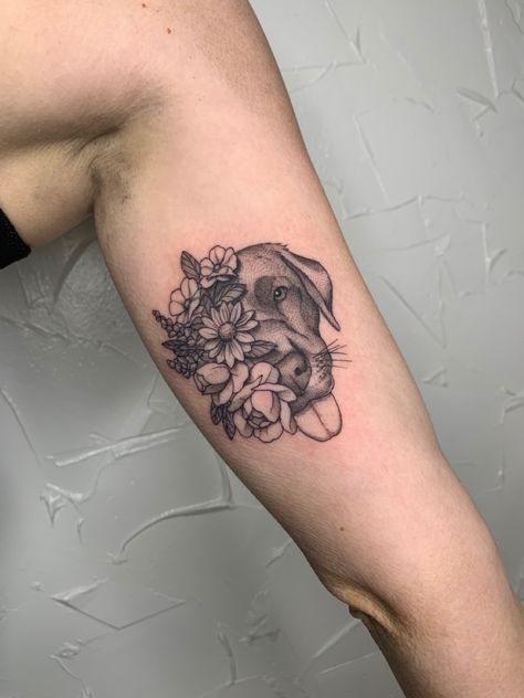 Tattoo Perro, Jeep Tattoo, Tattoo Dainty, Tattoos Dog, Dog Portrait Tattoo, Puppy Tattoo, Small Dog Tattoos, Dog Tattoo Ideas, Tribute Tattoos