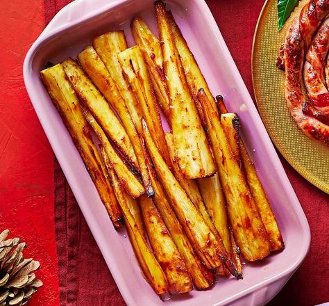 Miso parsnips Christmas Dinner Dishes, Parsnips Recipe, Honey Roasted Parsnips, Easy Vegetarian Curry, Lentil Casserole, Parsnip Recipes, Braised Pork Shoulder, Veggie Pies, Healthy Crisps