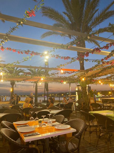 Fancy Beach Restaurant, Pretty Restaurants, Spain Restaurant, Summer Restaurant, Nice Restaurant, Ocean Restaurant, Sunset Party, Seaside Restaurant, Restaurant Pictures