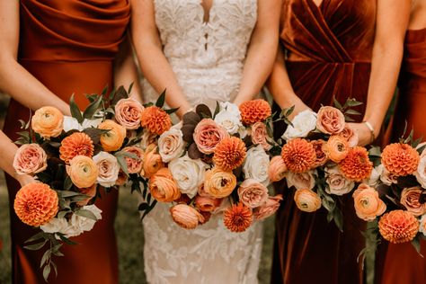 Griffin Wedding | 10.01.22 | Photography by Alaina Elizabeth Photo Fall Bridal Bouquet October, Dahlia Bridal Bouquet, Dahlia Wedding Bouquets, Fall Bridal Bouquet, Wedding Party Bouquets, Prairie Wedding, Dahlias Wedding, Bridal Bouquet Fall, Bridesmaids Bouquets