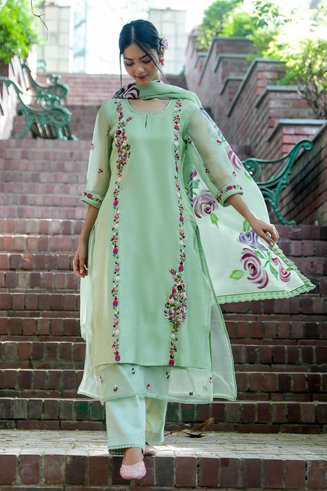 Buy Green Kurta Chanderi Silk Hand Embroidered Floral Round Pant Set For Women by Mangalmay by Aastha Online at Aza Fashions. Paint Suit Design For Women, Bride Suit, Embroidery Suits Punjabi, Kurta Palazzo Set, Pink Dupatta, Hand Embroidery Dress, Embroidery On Kurtis, Kurti Embroidery Design, Palazzo Set