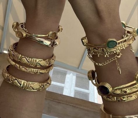 Chunky Gold Jewelry, Dope Jewelry Accessories, Dope Jewelry, Chunky Jewelry, Nail Jewelry, Jewelry Fashion Trends, Jewelry Essentials, Funky Jewelry, Jewelry Lookbook