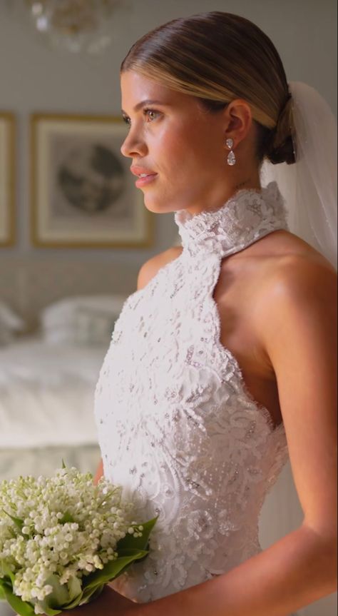 Sofia Richie Fashion, Low Bun Bridal Hair, Wedding Day Looks, Low Bun Wedding Hair, Wedding Bun, Classic Wedding Hair, Bridal Hair Veil, Wedding Bun Hairstyles, Bridal Bun