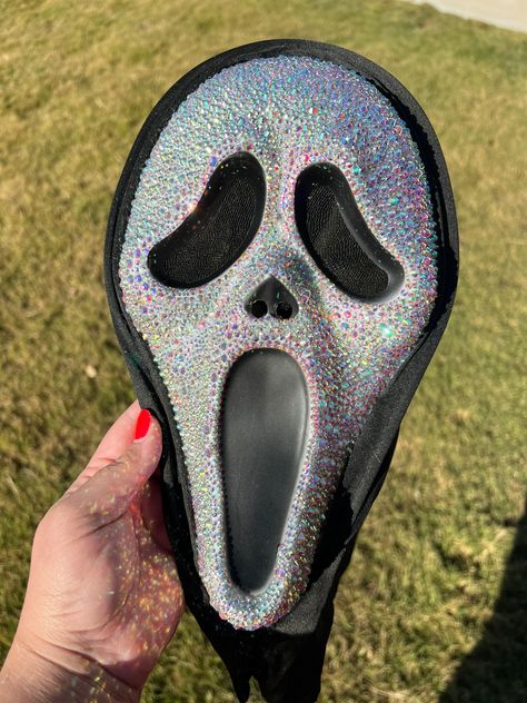 Handmade bedazzled scream mask. Full mask. I do not have any on hand so this will take me a few days to make. Bedazzled Scream Mask, Bedazzled Mask, Scream Halloween Costume, Scream Costume, Scream Mask, Mascaras Halloween, Cute Face Masks, Scream Halloween, Rhinestone Projects