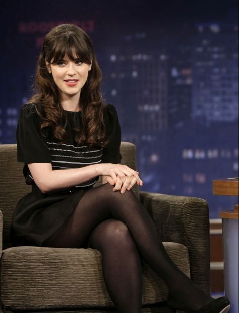 Zoe Deschanel, Zooey Deschanel Hair, Zooey Deschanel Style, New Girl Outfits, New Girl Style, Early 2010s, Emily Deschanel, Poker Face, Zooey Deschanel