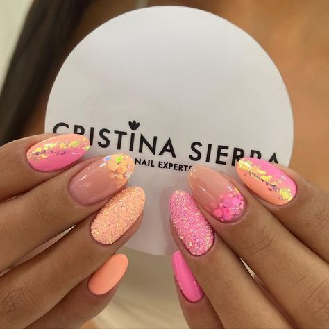 65 Cute Summer Nail Trending You'll Love | Summer Nails 2023 Summer Glitter Nail Ideas, Colorful Summer Nails 2024, Nails Art Ete, Manicure Ideas Summer 2024, Sparkle Summer Nails, Bright Glitter Nails, Summer Nails With Glitter, Nail Art Summer 2024, Bright Holiday Nails