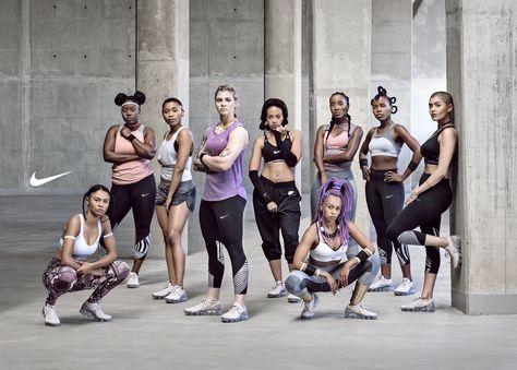 Nike is using its Air VaporMax campaign to celebrate a group of visionary women who are reshaping sports and fusing it with culture... Nike Campaign, Team Photoshoot, Running Pose, Nike Fitness, Gym Photoshoot, Fitness Photoshoot, Group Photography, Fitness Photos, Nike Workout