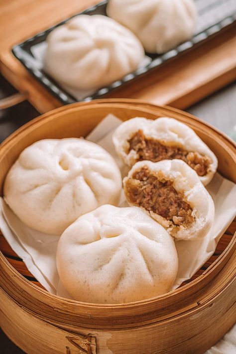 Where To Eat On Richmond’s Famous Dumpling Trail, Vancouver – Canada Baozi Recipe, Steamed Pork Buns, Chinese Street Food, Dim Sum Recipes, Ground Pork Recipes, Bao Buns, Pork Buns, Cooking Hacks, Steamed Buns