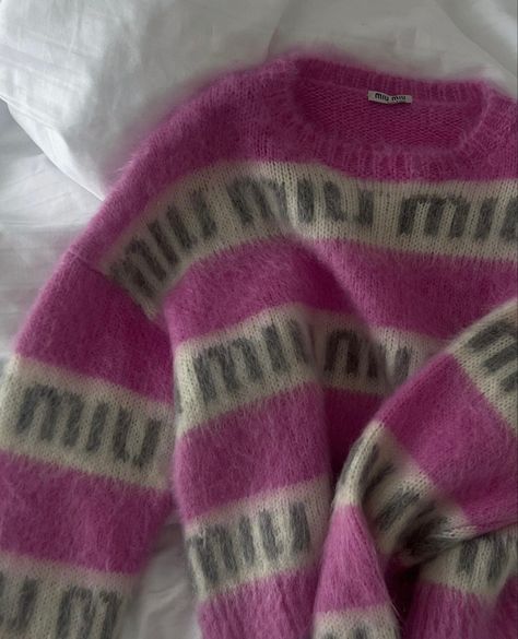 Miu Miu Knit, Miu Miu Sweater, Winter Cosy, Warm Outfit, Smart Casual Women Outfits, Smart Casual Women, Pink Winter, Sweater Trends, Pink Vibes