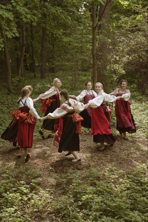 Folk Aesthetic Outfit, Slavic Paganism, Slavic Folklore, Russian Culture, Dancing Aesthetic, Russian Folk, Costume Drama, Folk Dance, Character Inspo