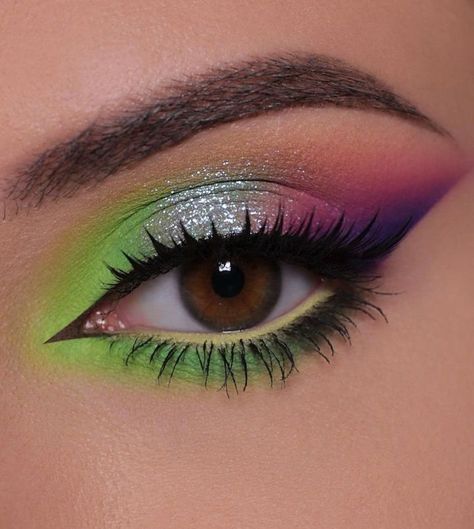 Pink And Green Makeup, Purple Eye Makeup, Pink Eye Makeup, Cute Eye Makeup, Pink Eye, Eye Makeup Pictures, Green Makeup, Colorful Eye Makeup, Green Eyeshadow