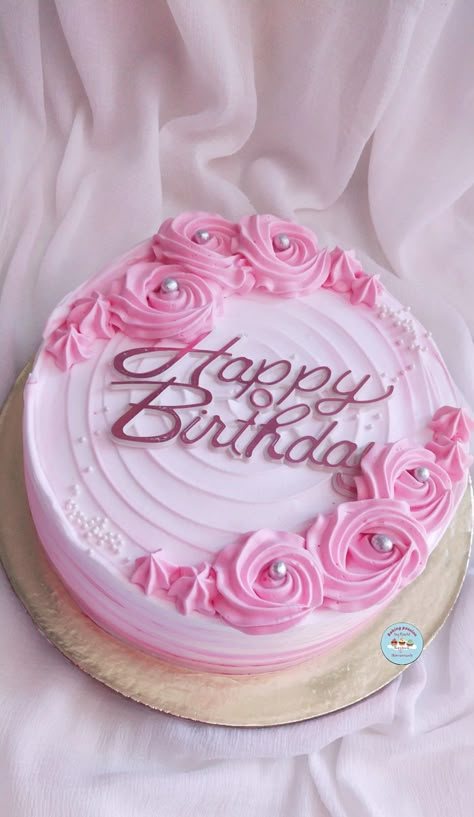 Pink Colour Cake Designs Simple, Simple Birthday Cake Designs Ideas, Deco Cake Simple, 1pound Cake Design, Easy Buttercream Cake Decorating, Simple Pretty Cake Designs, Simple Cake Design For Beginners, Cake Designs Birthday Pink, Simple Pink Cake Design