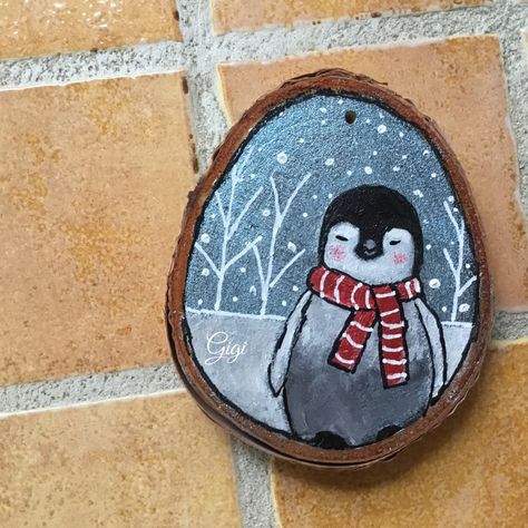 Penguin wood slice ornament. Gigi . October 2022. Penguin Wood Slice Ornament, Penguin Painted Rocks, Diy Penguin Ornament, Wood Slice Ornament Ideas, Xmas Drawing, Wood Discs, Log Slice, Animal Ornaments, Christmas Crafts For Toddlers