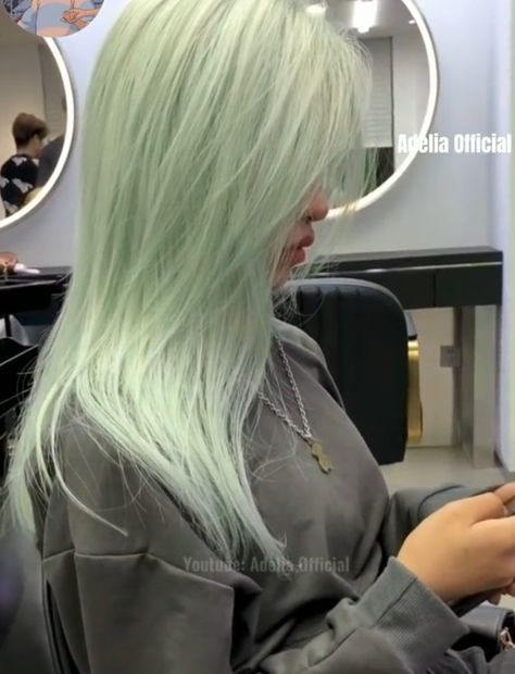 Mint Hair Color, Pastel Green Hair, Two Color Hair, Mint Green Hair, Mint Hair, Teal Hair, Hair Color Pastel, Pretty Hair Color, Hair Color And Cut