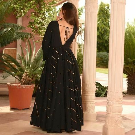 Designer Anarkali Dresses, Anarkali Dress Pattern, Saree Lehenga, Traditional Contemporary, Designer Kurti Patterns, Simple Kurti Designs, Traditional Indian Dress, Long Kurti Designs, Salwar Kamiz