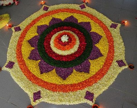 Real Flower Rangoli, Onam Decoration, Rangoli Ideas For Diwali, Rangoli Degins, Onam Pookalam Design, Floral Rangoli, Onam Pookalam, Pookalam Design, Flowers Rangoli