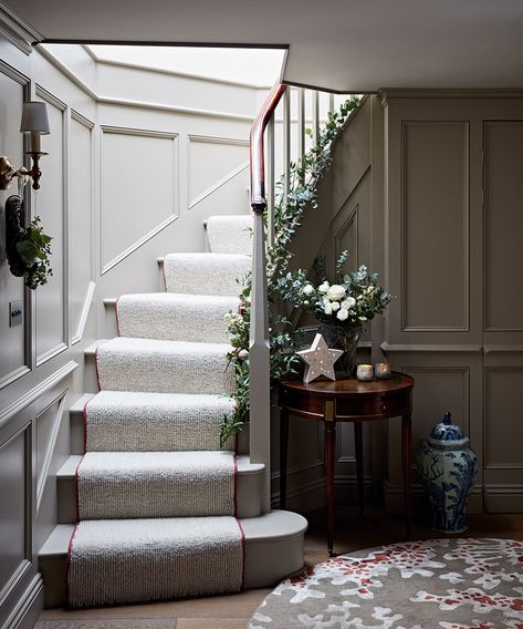 Christmas Homes, Modern Country Decor, Bespoke Staircases, Glam Pad, Hallway Designs, Christmas Interiors, Christmas Greenery, The Cotswolds, Modern Country