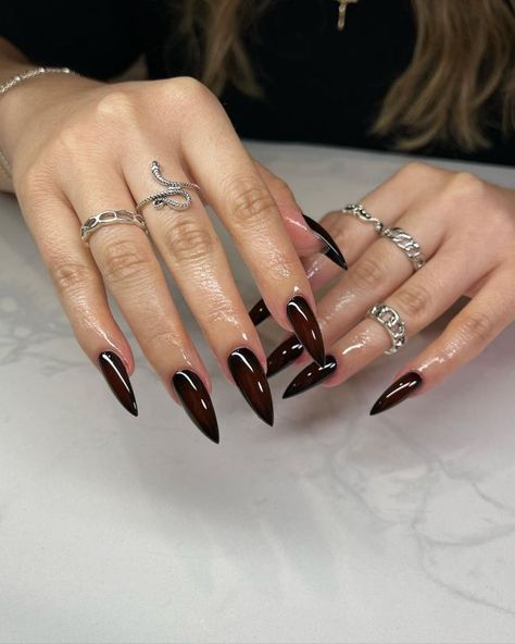 Vampy Nails, Red Stiletto Nails, Stilleto Nails Designs, Black Stiletto Nails, Aura Nails, Dark Red Nails, Long Stiletto Nails, Claw Nails, Goth Nails