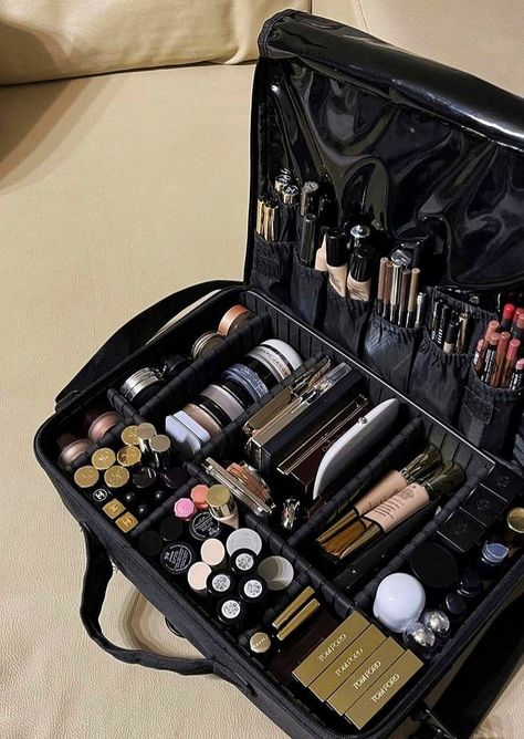 Professional Makeup Artist Kit, Rangement Makeup, Makeup Collection Goals, Alat Makeup, Makeup Artist Kit, Makeup Storage Organization, Makeup Is Life, Make Up Inspo, Makeup Studio