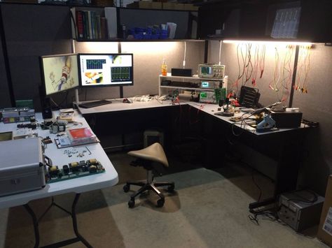 Electronics Lab Workbenches, Room Phone, Hobby Room Design, Small Room Setup, Mobile Shop Design, Home Office Layouts, Lab Ideas, Dream House Aesthetic, Hobby Desk