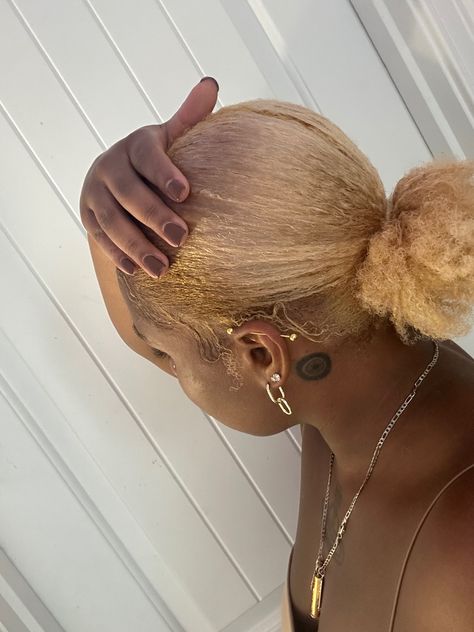 Blonde 4c Hair Natural, 4c Blonde Natural Hair, Blond Afro Hair Black Women, Black Girls With Blonde Hair Natural, Blond 4c Hair, Blonde 4b Hair, Afro Blonde Hair, Blonde 4c Hair, Blonde Natural Hair Black Women