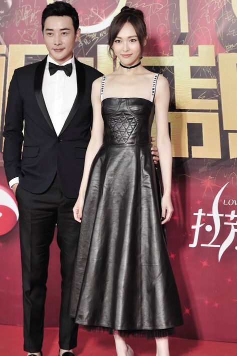 Tiffany Tang pose on the red carpet during the Domestic TV series Ceremony Princess Weiyoung Costumes, Luo Jin And Tiffany Tang, Tiffany Tang Luo Jin, Luo Jin, Different Princess Chinese Drama, The Great Wall Movie Jing Tian, Princess Weiyoung, Tiffany Tang, Golden Girls