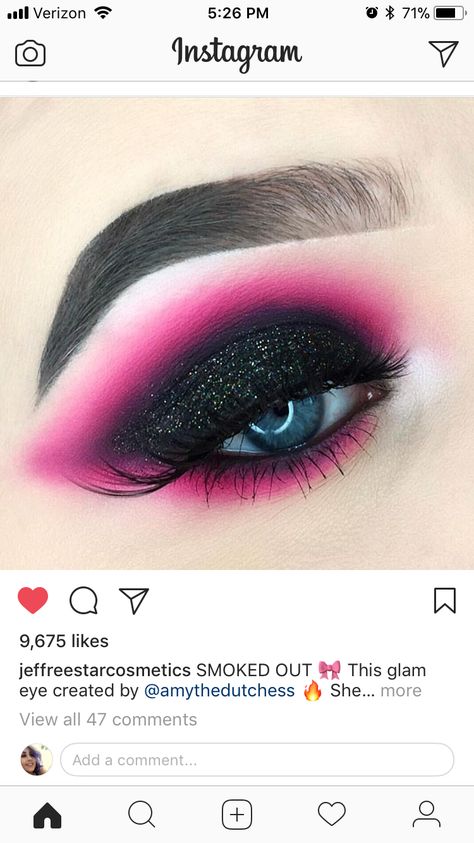 Pink And Black Smoky Eyeshadow, Black Pink Smokey Eye, Pink And Black Make Up Looks, Black And Hot Pink Eyeshadow, Hot Pink And Black Eyeshadow Looks, Pink Goth Eye Makeup, Black And Hot Pink Makeup, Goth Pink Eyeshadow, Hot Pink Festival Makeup